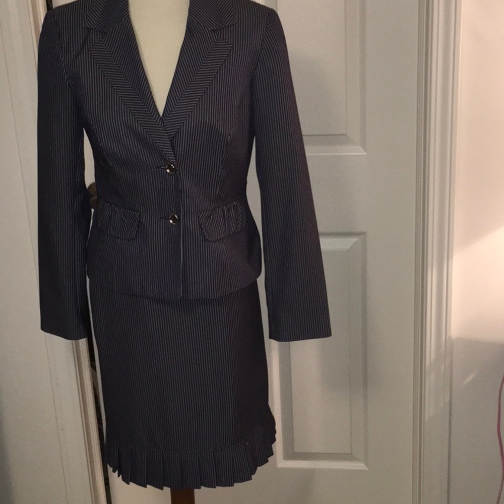 Woman’s navy blue 2pc suit
